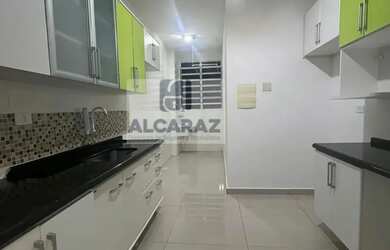 Imagem: O apartamento possui 3 Dormitórios, 1 Banheiro, 2 Vagas na