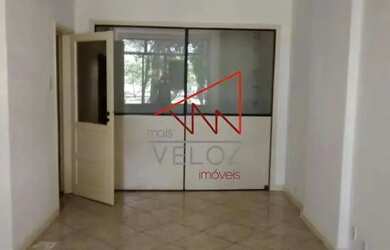 Imagem: O depósito possui 100m² de Área e está localizado em Glória