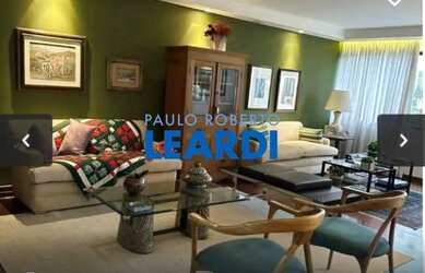 Imagem: A casa possui 4 Dormitórios, 5 Banheiros, 5 Vagas na garagem