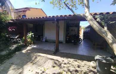 Imagem: A casa possui 3 Dormitórios, 1 Banheiro, 3 Vagas na garagem