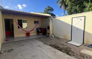 Imagem: A casa possui 2 Dormitórios, 2 Banheiros, 2 Vagas na garagem