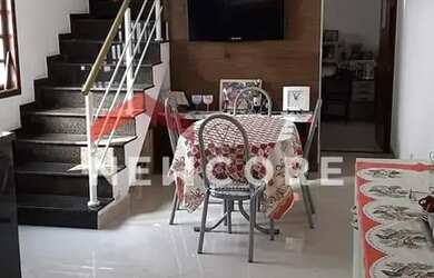 Imagem: A casa possui 4 Dormitórios, 3 Banheiros, 5 Vagas na garagem