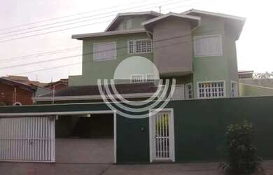 Imagem: A casa possui 4 Dormitórios, 5 Banheiros, 5 Vagas na garagem