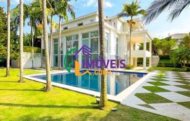 Imagem: A casa em condomínio possui 5 Dormitórios, 5 Banheiros, 5