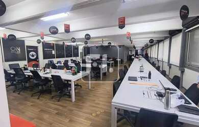 Imagem: O depósito possui 4 Vagas na garagem e 285m² de Área e está