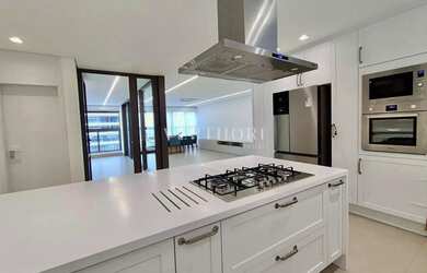 Imagem: O apartamento possui 3 Dormitórios, 5 Banheiros, 3 Vagas na