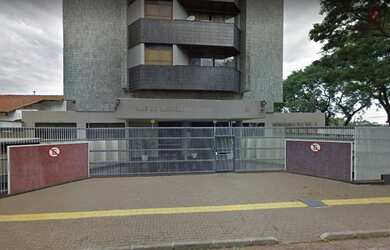 Imagem: O apartamento possui 1 Dormitório, 3 Banheiros, 2 Vagas na