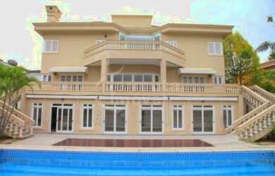 Imagem: A casa em condomínio possui 5 Dormitórios, 5 Banheiros, 4