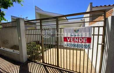 Imagem: A casa possui 2 Dormitórios, 1 Banheiro, 2 Vagas na garagem