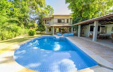 Imagem: A casa em condomínio possui 5 Dormitórios, 5 Banheiros, 4