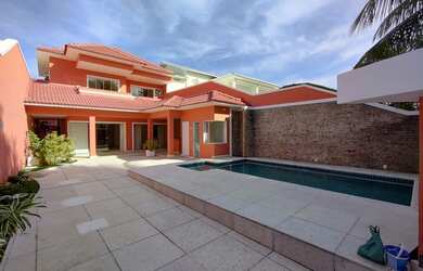 Imagem: A casa em condomínio à venda possui 5 Dormitórios, 5 Banheiros