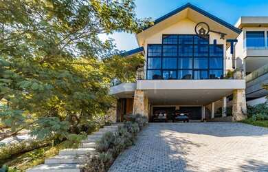 Imagem: A casa em condomínio possui 4 Dormitórios, 5 Banheiros, 5