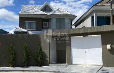 Imagem: A casa em condomínio possui 4 Dormitórios, 5 Banheiros, 2