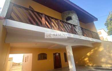 Imagem: A casa possui 4 Dormitórios, 3 Banheiros, 4 Vagas na garagem