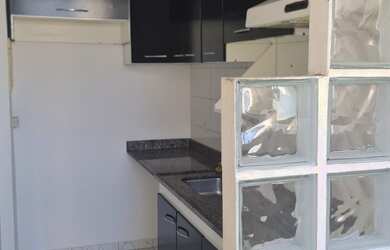 Imagem: O apartamento possui 2 Dormitórios, 1 Banheiro, 1 Vaga na garagem