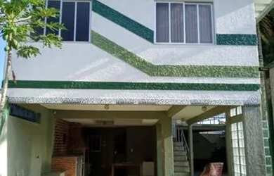 Imagem: A casa possui 3 Dormitórios, 3 Banheiros, 175m² de Área e