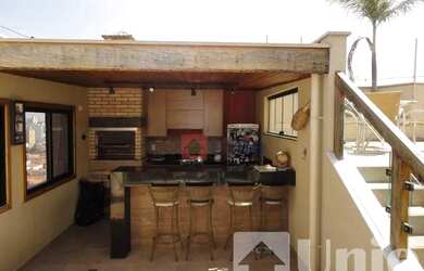 Imagem: O apartamento possui 3 Dormitórios, 2 Banheiros, 2 Vagas na