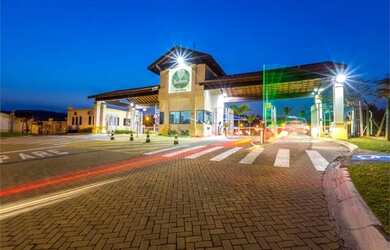 Imagem: A casa em condomínio possui 3 Dormitórios, 2 Banheiros, 2