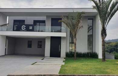 Imagem: A casa em condomínio possui 4 Dormitórios, 5 Banheiros, 4