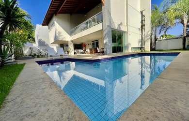 Imagem: A casa em condomínio possui 5 Dormitórios, 5 Banheiros, 4