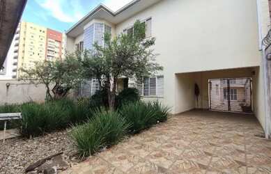 Imagem: A casa possui 5 Dormitórios, 5 Banheiros, 3 Vagas na garagem