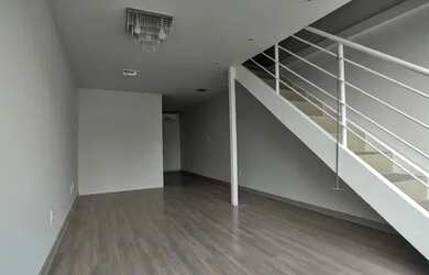 Imagem: O depósito para alugar possui 1 Vaga na garagem e 30m² de