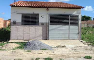 Imagem: A casa possui 3 Dormitórios, 1 Banheiro, 1 Vaga na garagem