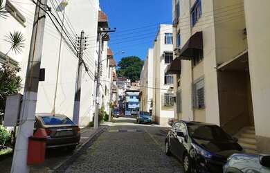 Imagem: O apartamento possui 3 Dormitórios, 1 Banheiro, 1 Vaga na garagem