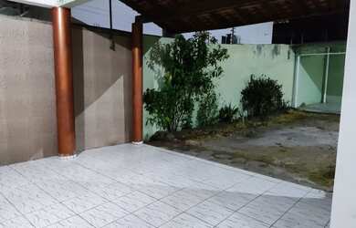 Imagem: A casa possui 1 Dormitório, 2 Banheiros, 5 Vagas na garagem