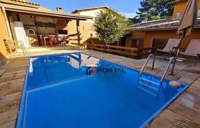 Imagem: A casa em condomínio possui 4 Dormitórios, 3 Banheiros, 3