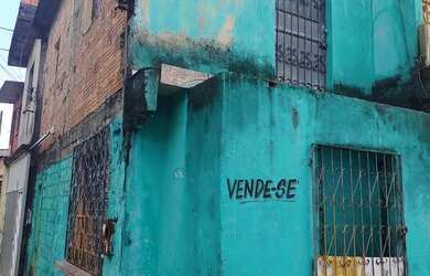 Imagem: A casa possui 2 Dormitórios e 1 Banheiro e está localizado