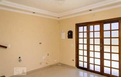 Imagem: A casa possui 2 Dormitórios, 1 Banheiro, 2 Vagas na garagem