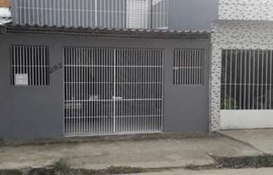 Imagem: A casa possui 4 Dormitórios, 2 Banheiros, 2 Vagas na garagem