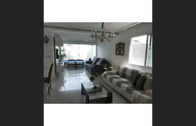 Imagem: A casa em condomínio possui 4 Dormitórios, 5 Banheiros, 2