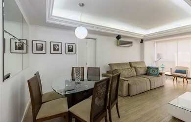 Imagem: O apartamento possui 1 Dormitório, 1 Banheiro, 2 Vagas na garagem