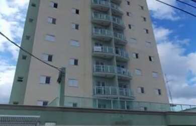 Imagem: O apartamento possui 3 Dormitórios, 1 Banheiro, 2 Vagas na