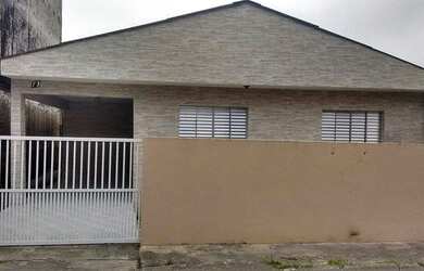 Imagem: A casa possui 3 Dormitórios, 1 Vaga na garagem e está localizado