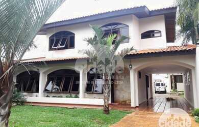 Imagem: A casa possui 2 Dormitórios, 2 Banheiros, 4 Vagas na garagem