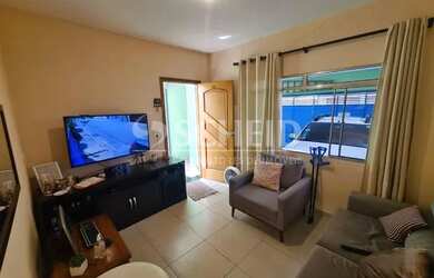 Imagem: A casa possui 2 Dormitórios, 1 Banheiro, 2 Vagas na garagem