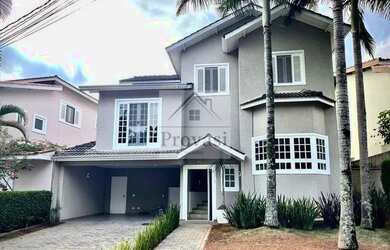 Imagem: A casa possui 4 Dormitórios, 4 Banheiros, 4 Vagas na garagem