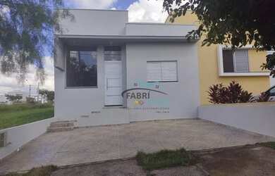 Imagem: A casa em condomínio possui 3 Dormitórios, 1 Banheiro, 2 Vagas