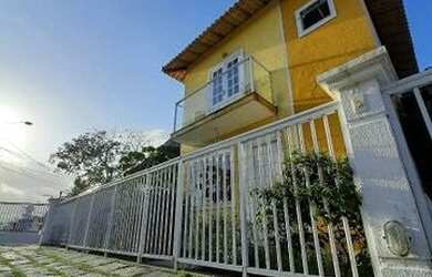 Imagem: A casa possui 3 Dormitórios, 2 Banheiros, 1 Vaga na garagem