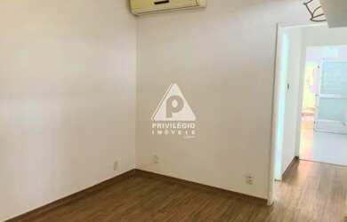 Imagem: A casa possui 5 Dormitórios, 1 Banheiro, 297m² de Área e