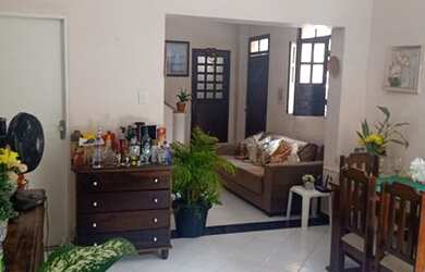 Imagem: A casa possui 2 Dormitórios, 3 Banheiros, 1 Vaga na garagem