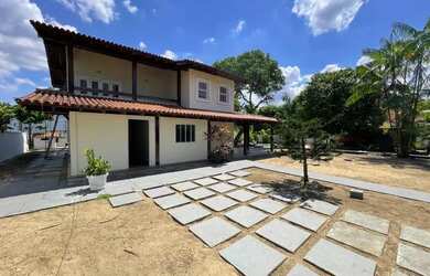 Imagem: A casa possui 5 Dormitórios, 4 Banheiros, 5 Vagas na garagem