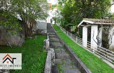 Imagem: A casa possui 5 Dormitórios, 5 Banheiros, 3 Vagas na garagem