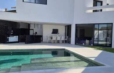 Imagem: A casa em condomínio possui 5 Dormitórios, 5 Banheiros, 5