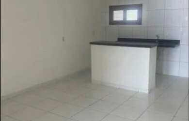 Imagem: A casa possui 2 Dormitórios, 2 Banheiros, 2 Vagas na garagem