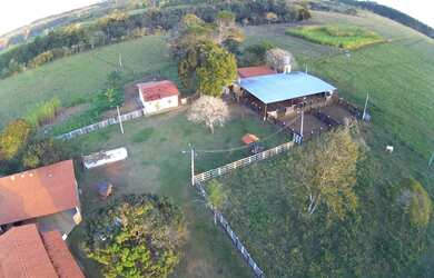 Imagem: A fazenda possui 30000m² de Área e está localizado em Barra