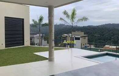 Imagem: A casa em condomínio possui 5 Dormitórios, 5 Banheiros, 4